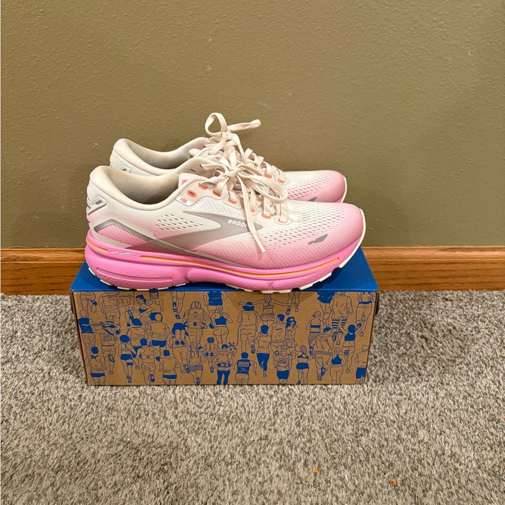 Brooks tennis shoes
